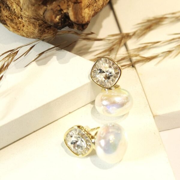 Sparkling Diamong Earrings